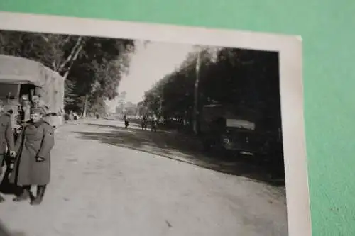 zwei tolle alte Fotos  Soldaten LKW  deutscher Russe ? auf dem Weg zu Narwa 1942