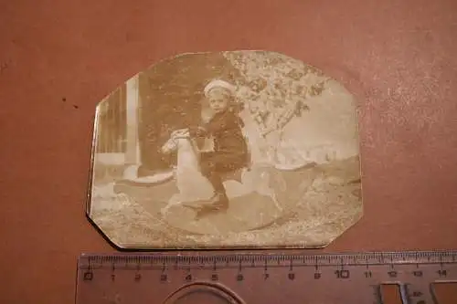 tolles altes Foto - Junge auf Schaukelpferd - 1914 