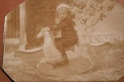 tolles altes Foto - Junge auf Schaukelpferd - 1914