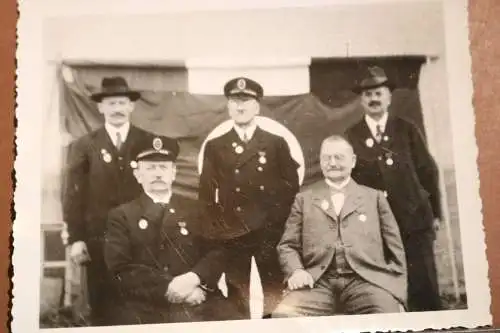 zwei alte Fotos - ältere Herren - Verein ?  Veteranen ?? 