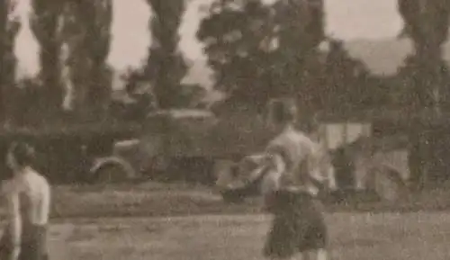 tolles altes Foto - Soldaten-Kompagnie spielen Fussball - Mannschaft 1944