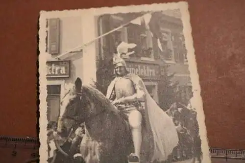 tolles altes Foto  Ritter - Festumzug - Ort ???