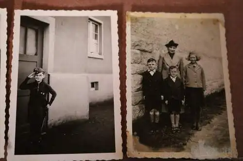 vier alte Fotos - Kinder mit Schiffchen vom Vater Soldat - 30-40er Jahre