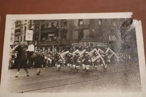 vier tolle alte Fotos - Berlin ?  Olympia 1936 - Festumzug ??