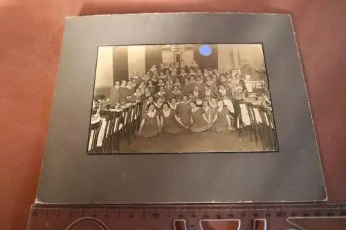 tolles altes Gruppenfoto Frauen - Verein ??  manche mit Ärmelband 