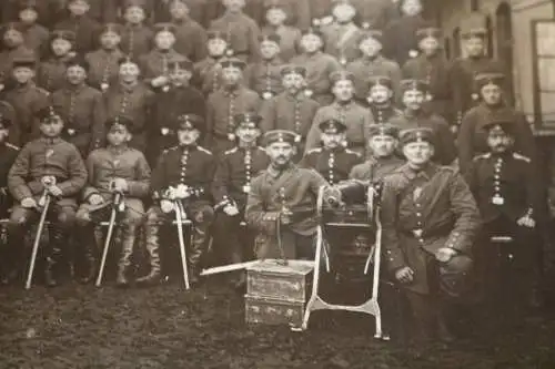 tolles altes Gruppenfoto  Soldaten Pickelhauben - MG´s 1916 - Neustadt a. Rbge