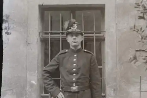 zwei tolle alte Glasnegative - junger Mann in Uniform - Polizei ?? Tschako