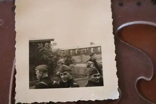 tolles altes Foto - Soldaten Luftwaffe - Fliegerhorst Güstrow 
