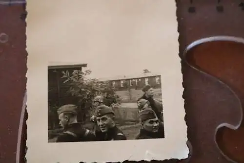 tolles altes Foto - Soldaten Luftwaffe - Fliegerhorst Güstrow 