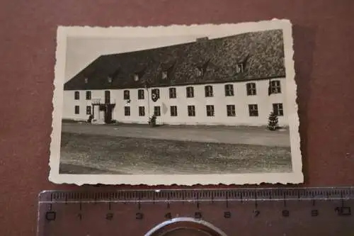tolles altes Foto - mir unbekanntes Gebäude - Kaserne ?? Lager ? 