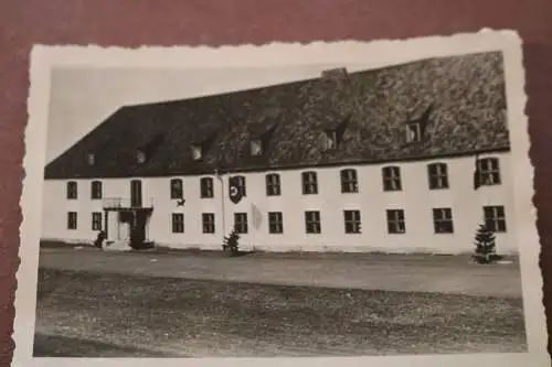 tolles altes Foto - mir unbekanntes Gebäude - Kaserne ?? Lager ?