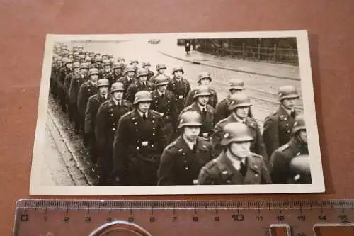 altes Foto - marschierende Soldaten - Flakabteilung ?? Königsberg