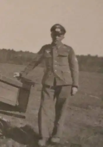 tolles altes Foto - Raupenschlepper mit Soldat