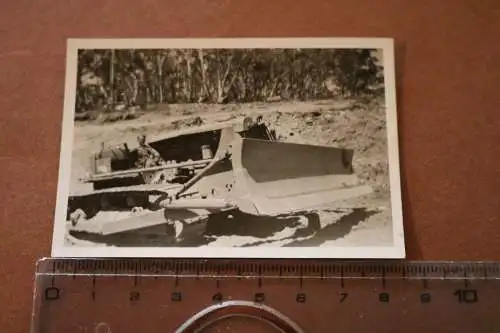 tolles altes Foto - Soldat ??  mit Planierraupe 