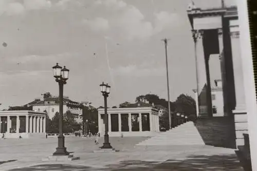 tolles altes Negativ - Königsplatz München, anscheinend von einer Fotografie