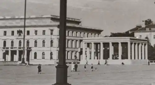 tolles altes Negativ - Königsplatz München, anscheinend von einer Fotografie