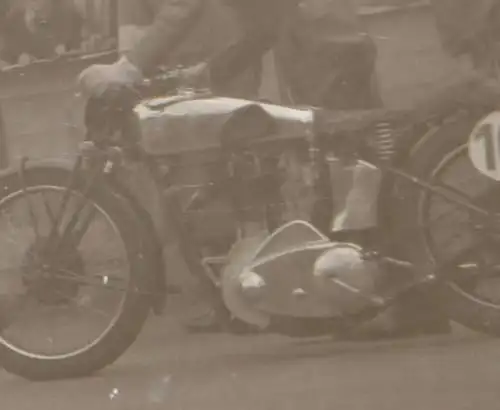 vier tolle alte Negative  Motorradrennen in einer Stadt - Start Ziel - 30-40er J