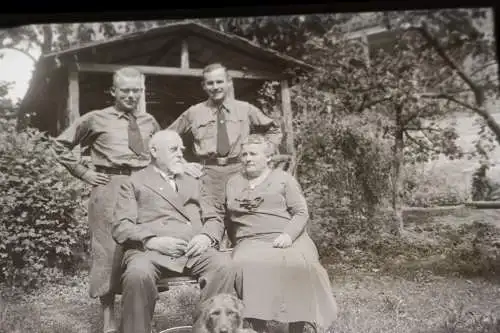 tolles altes Negativ - Familie - Männer in Uniform  - 30-40er Jahre