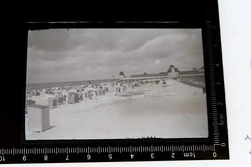 Tolles altes Negativ - Strand Strandkörbe - Gebäude - Ostsee ?? Ort ?