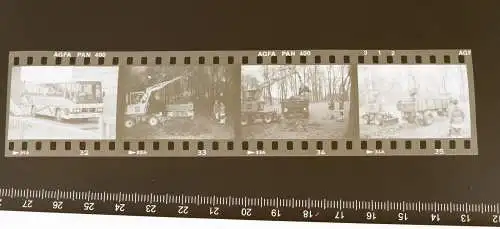 vier tolle alte Negative - Boki Kleinbagger ? und MAN Reisebus 