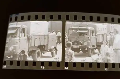 Zwei tolle alte Negative - Oldtimer Robur Pritsche - Feuerwehr ?? Militär ??