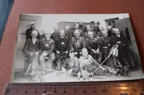 Altes Gruppenfoto - Arbeiter - Mitarbeiter Kostüme - Orden ?? 1920-25 ??