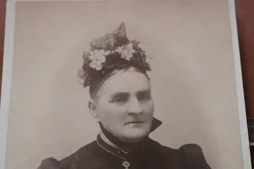 tolles altes Kabinettfoto - Portrait einer Frau in Tracht - Haube ?  Burghausen