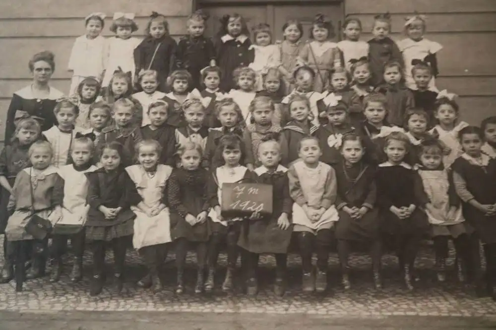 tolles altes Klassenfoto - Mädchenschule - 1920 - Ort ?? 1