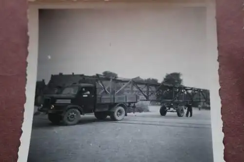 Zwei alte Fotos - LKW mit Kranelement ?? 50-60er Jahre