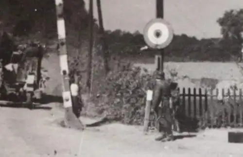 tolles altes Foto - deutscher  Grenzposten belgisch-französischer Grenzübergang