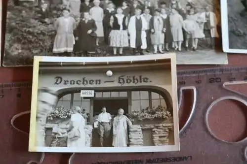 sieben tolle alte Gruppenfotos - Drachenhöhle - ab 1930