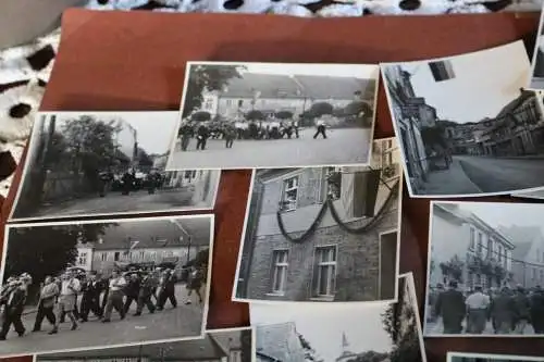 24 tolle alte Fotos - Festzug durch die Wittenberger Vorstadt - 50er Jahre Namen