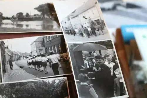 24 tolle alte Fotos - Festzug durch die Wittenberger Vorstadt - 50er Jahre Namen