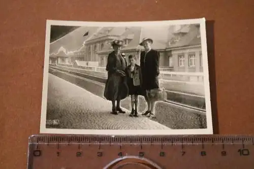 Tolles altes Foto Familie am Bahnsteig - Fotomontage ??? 1942