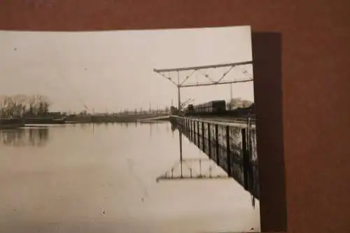 Tolles altes Foto Hafen Binnenschiffe - Güterwaggons - Ort ??? 1932