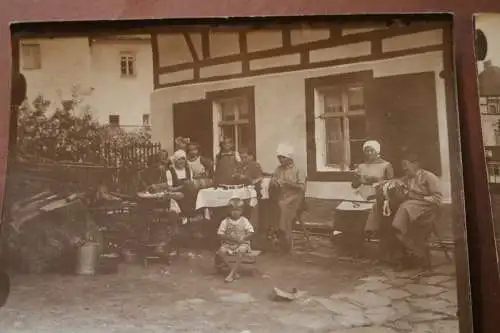 Zwei tolle alte Fotos - Wangerooge - Strassenansicht und Klöpplerinnen 1900-10