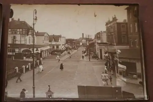 Zwei tolle alte Fotos - Wangerooge - Strassenansicht und Klöpplerinnen 1900-10