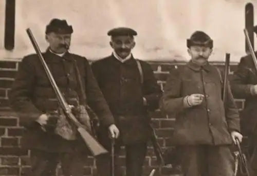 Tolles altes Foto Gruppe Jäger mit erlegtem Wild 1910-20