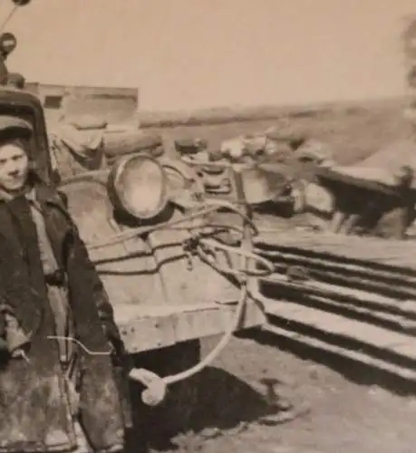 altes Foto russische ??? Kinder vor einem LKW 