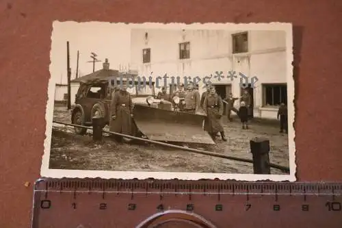 tolles altes Foto - Einheitswagen mit Schneepflug 1941