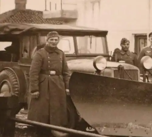 tolles altes Foto - Einheitswagen mit Schneepflug 1941