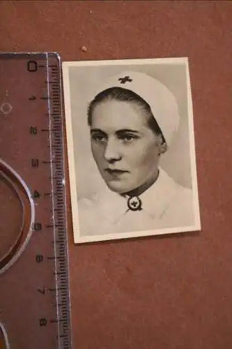 tolles altes Passfoto - hübsche Krankenschwester - 30-40er Jahre (2) 