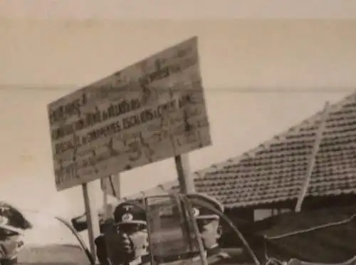 tolles altes Foto - Offiziere im Cabrio unterwegs - Wimpel - Schild in französis