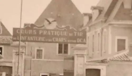 tolles altes Foto deutsche Soldaten - Frankreich ?? Kaserne ? Schiessstand ??