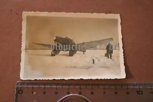 tolles altes Foto Pilot mit seiner Junkes Ju 87 Stuka im Schnee