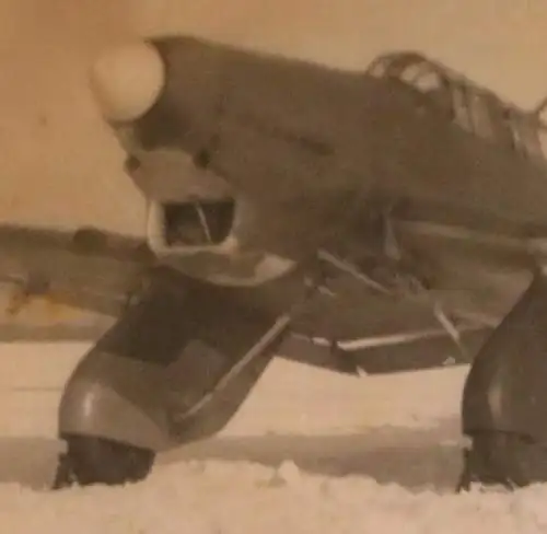 tolles altes Foto Pilot mit seiner Junkes Ju 87 Stuka im Schnee