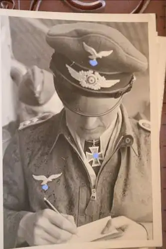 fünf alte Fotos des Jagdgeschwader 3 - eins signiert vom Crew, Kriegsende 