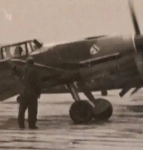 fünf alte Fotos des Jagdgeschwader 3 - eins signiert vom Crew, Kriegsende 