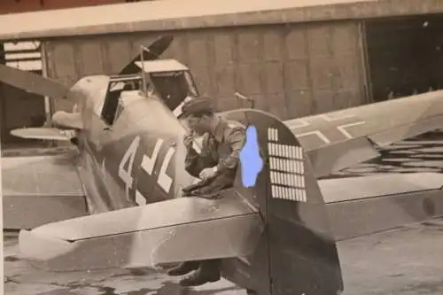 fünf alte Fotos des Jagdgeschwader 3 - eins signiert vom Crew, Kriegsende 