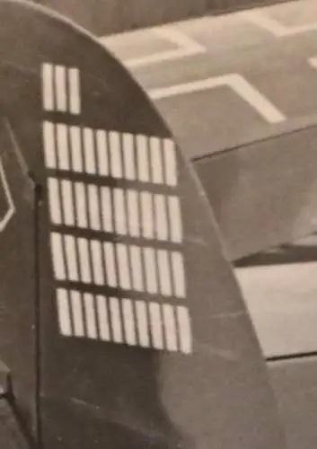 fünf alte Fotos des Jagdgeschwader 3 - eins signiert vom Crew, Kriegsende 